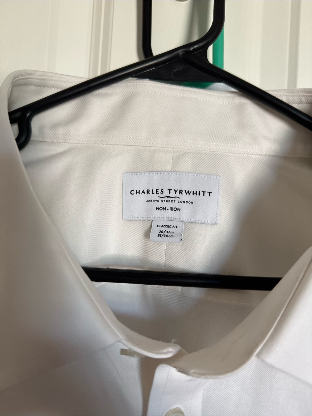 Charles Tyrwhitt White Non-Iron Classic Fit Dress Shirt